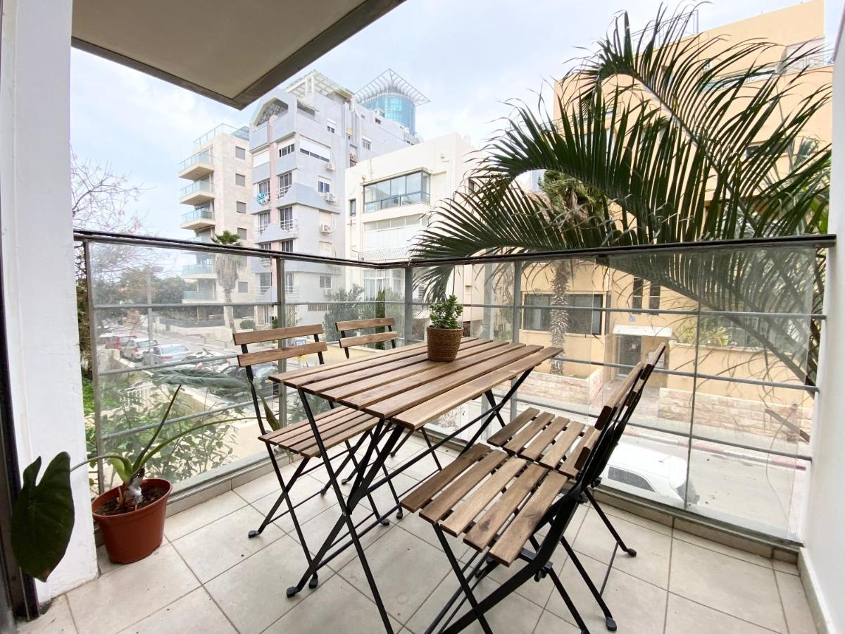 Sea Suites Tel Aviv Esterno foto