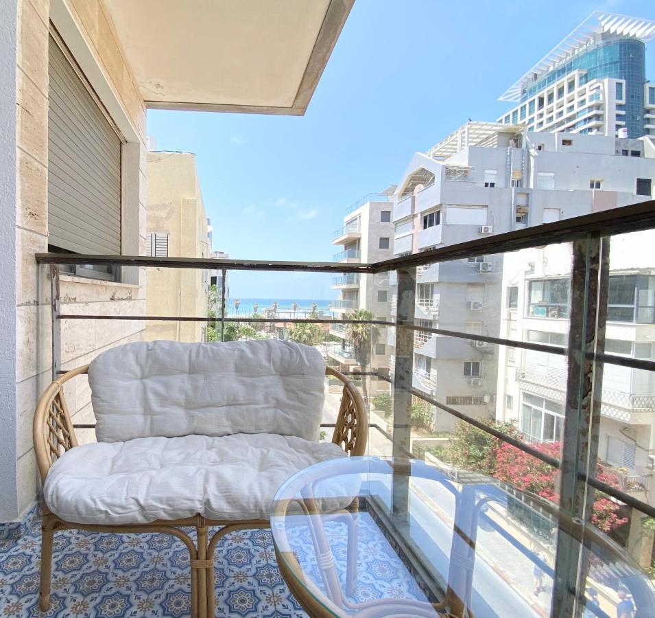 Sea Suites Tel Aviv Esterno foto